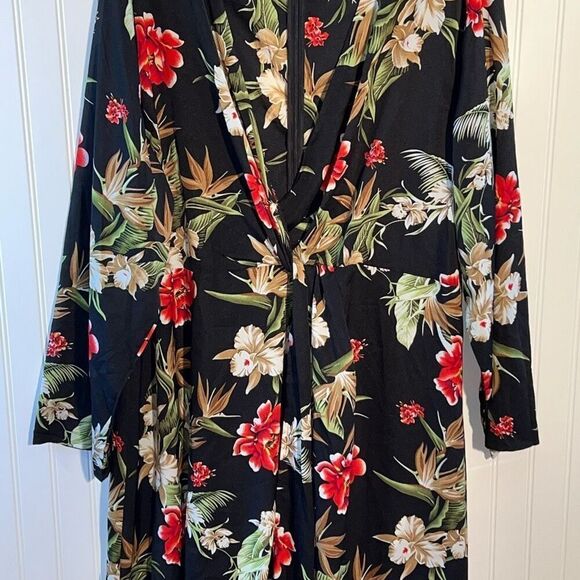 Pretty Little Things Plus Dress Women’s 3X Black Floral Twist Front Maxi Dress - Picture 3 of 8